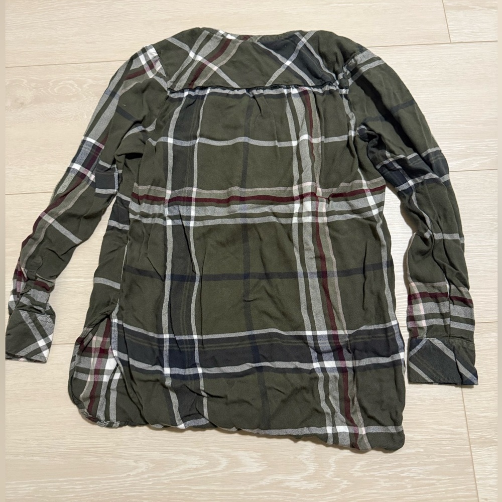 ✨Universal Thread Green Plaid Button Down Shirt - Picture 8 of 10